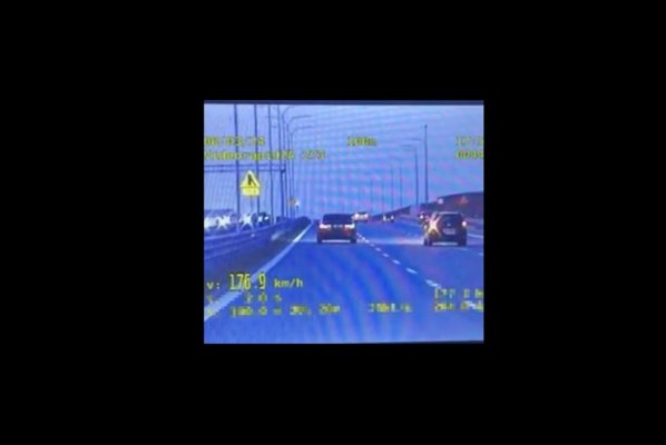 Mknął BMW 176  km/h po nowej S7. Tłumaczył, że spieszył się po kwiaty na Dzień Kobiet