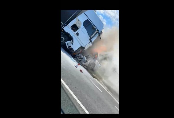 Poważny wypadek na DK50! Pojazdy stanęły w ogniu