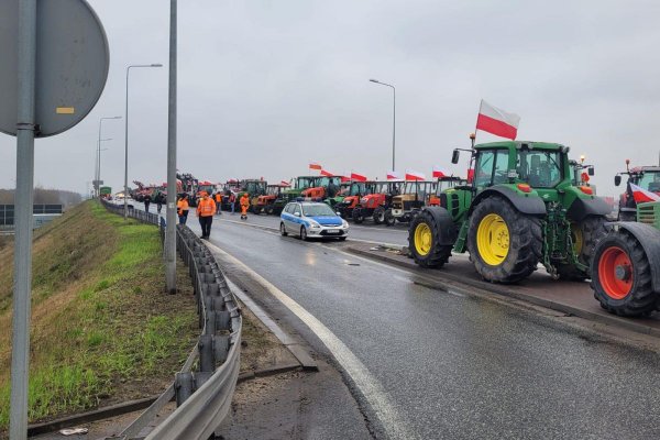 Trwa prostest rolników na węźle Wiskitki. Są utrudnienia na DK50