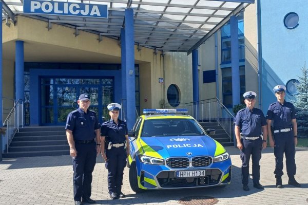 Nowy sportowy radiowóz BMW trafił do Komendy Powiatowej Policji w Grójcu