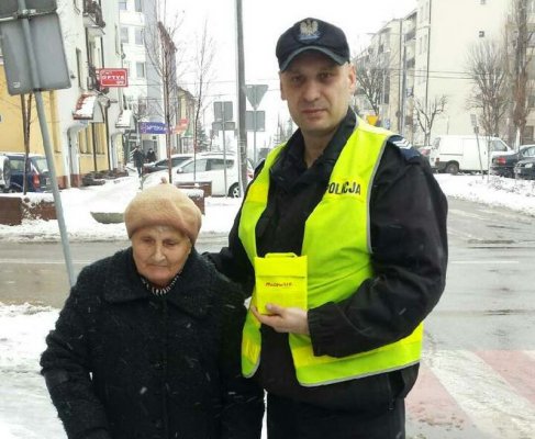Prezenty od grójeckiej policji dla seniorów