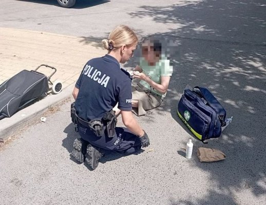 Policjanci z Grójca pomogli kobiecie, która leżała na chodniku