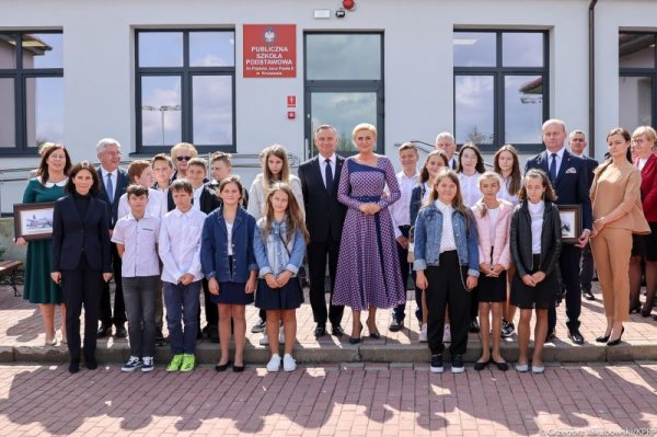 Andrzej Duda z małżonką na rozpoczęciu roku szkolnego w Kruszewie (VIDEO!)