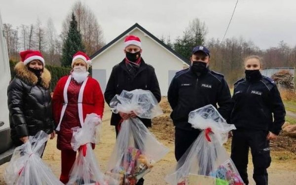 Dzielnicowi włączyli się w pomoc dla potrzebujących rodzin