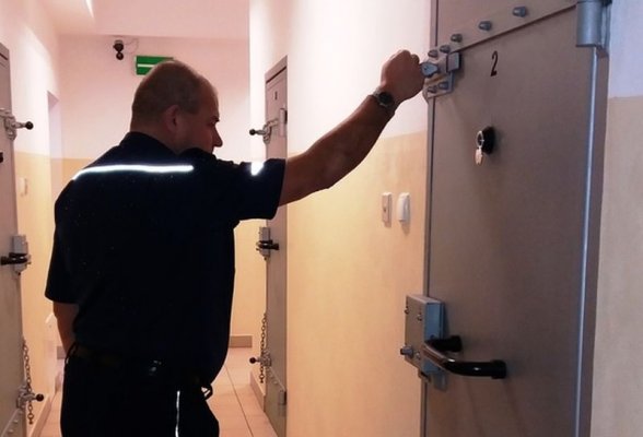 Włamał się do pokoju hotelowego w Grójcu. 62-latek zatrzymany w Warszawie