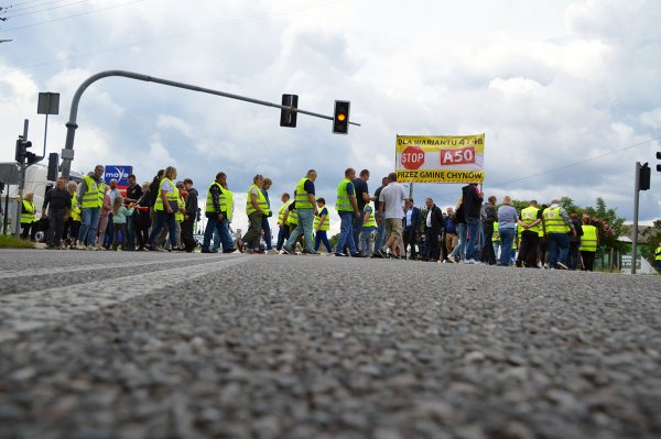 Nie chcą OAW w wariantach 4 i 4B. Zablokowali drogę krajową nr 50