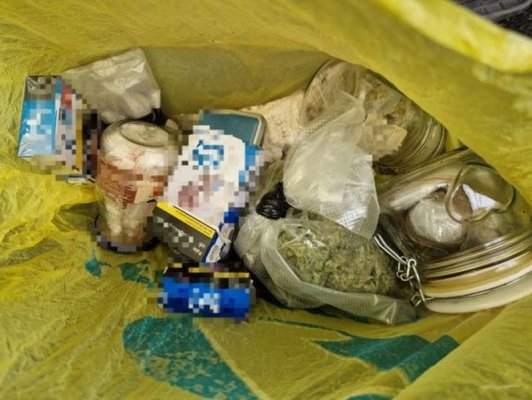 W łóżku oraz w kopaczce do ziemniaków ukrywał 450 gramów narkotyków
