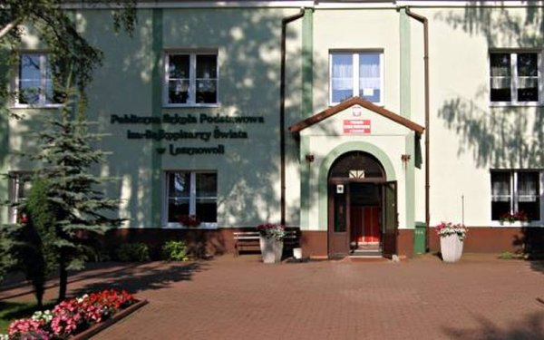PRACA: Szkoła Podstawowa w Lesznowoli zatrudni nauczyciela matematyki