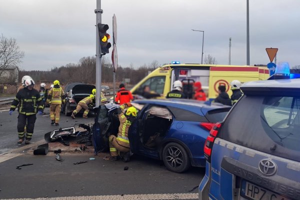 Groźny wypadek na starej DK7. Droga w kierunku Grójca zablokowana
