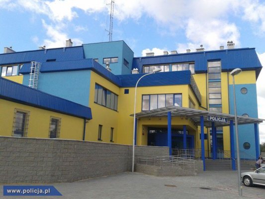 Przyjechał na komendę w Grójcu samochodem. Wyjechać już nie mógł