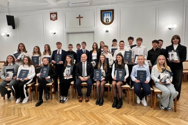 27 uczniów otrzymało stypendium burmistrza Grójca za wysokie wyniki w nauce