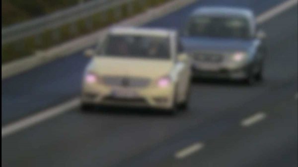 Policjanci mierzyli odległości między samochodami na S7