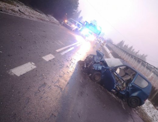 Groźny wypadek na drodze nr 728. Dwoje młodych ludzi w szpitalu