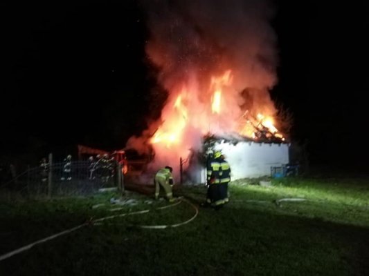 Tragiczny pożar domu w gminie Jasieniec. Nie żyje jedna osoba