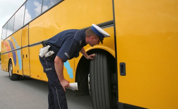 Bezpieczne Wakacje - kontrole autokarów