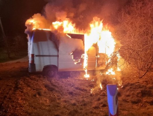PILNE! Bus stanął w płomieniach! DK50 zablokowana