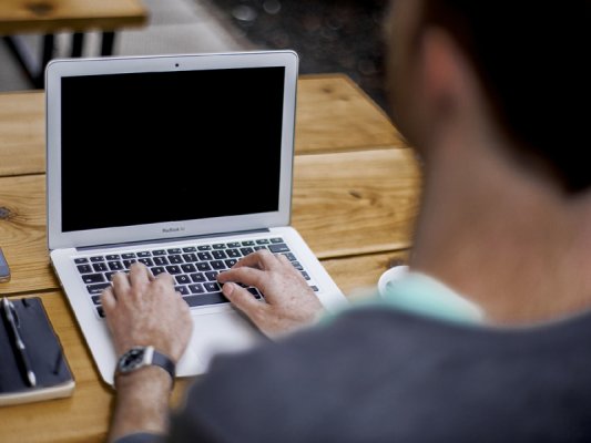 Ponad 4000 zł po studiach? Sprawdź, gdzie tyle zarobisz