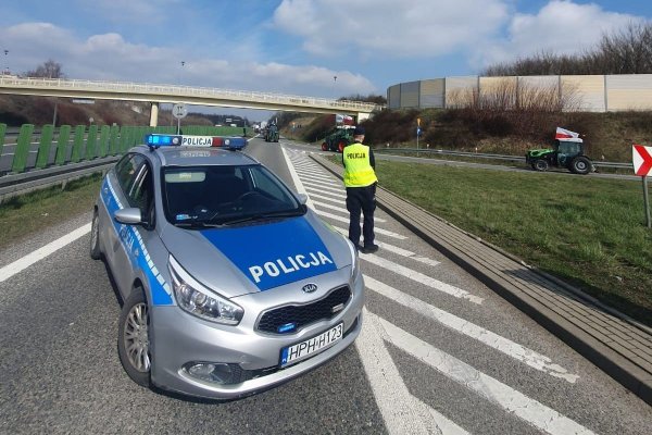 PILNE! Rolnicy zablokowali trasę S7 pod Grójcem