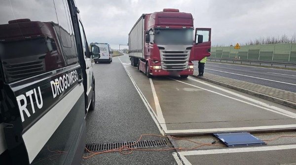 Niebezpieczny transport pustaków zatrzymany pod Grójcem