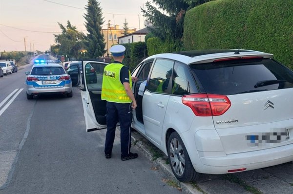 Łapki na kierownicę, pasy na ramię! Akcja drogówki z Grójca