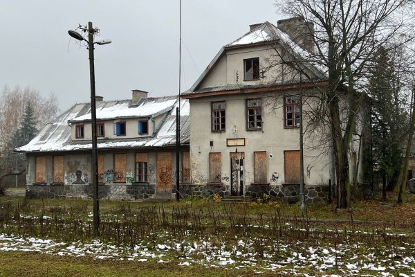 Burmistrz Grójca podpisał umowę na remont dawnego dworca kolejki wąskotorowej