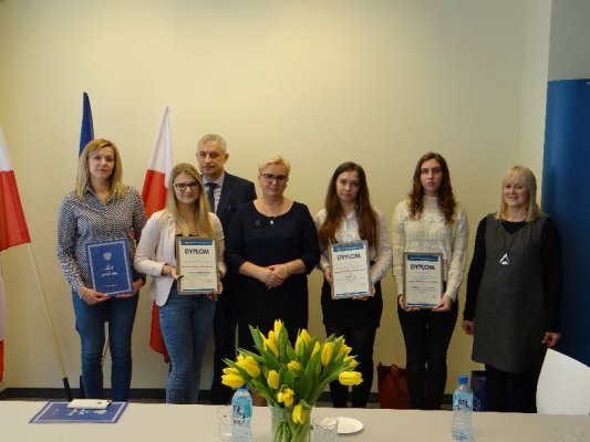 Uczennice z Nowej Wsi finalistkami konkursu Państwowej Inspekcji Pracy