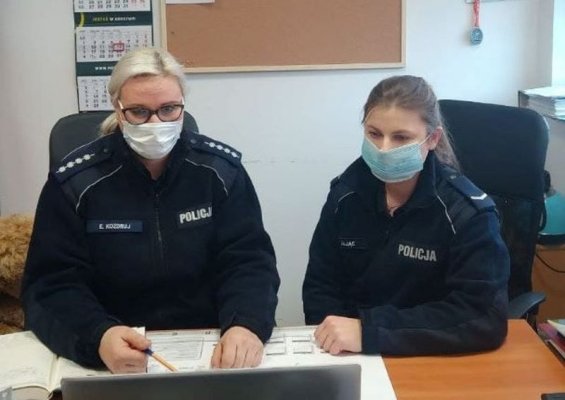 Policjanci z Grójca prowadzą dla uczniów zajęcia online