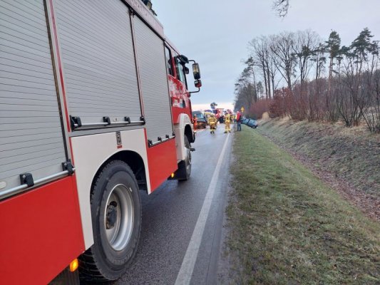 PILNE! Poważny wypadek w Skowronkach. Droga nr 728 zablokowana