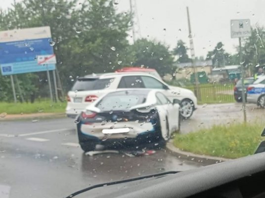 Wypadek na ulicy Mogielnickiej. Kierowca sportowego BMW w szpitalu