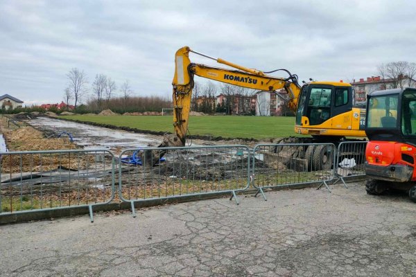 Ruszyła przebudowa stadionu miejskiego w Grójcu [FOTO]