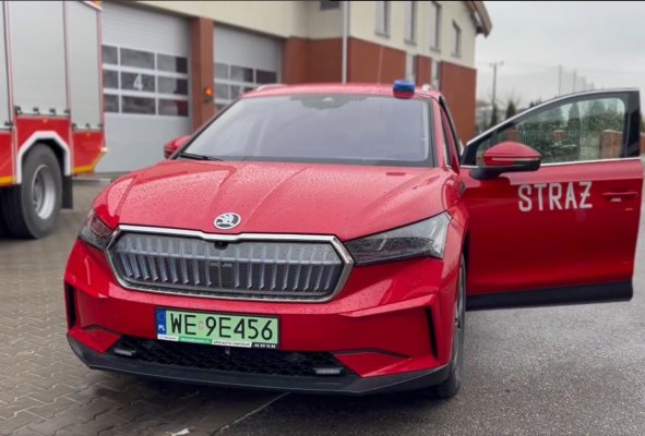 Elektryczna Skoda za 319 tys. zł zasiliła flotę strażaków z Grójca