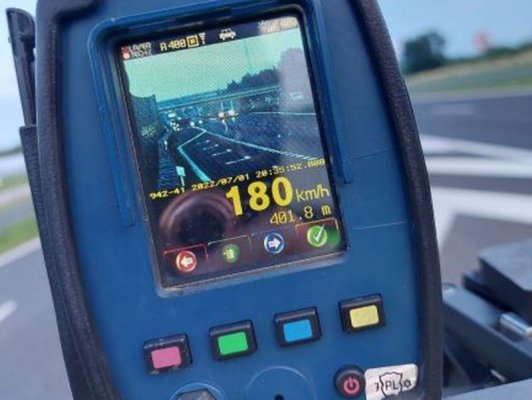 Grójecka policja: 180 km/h na S7 to zdecydowanie za dużo