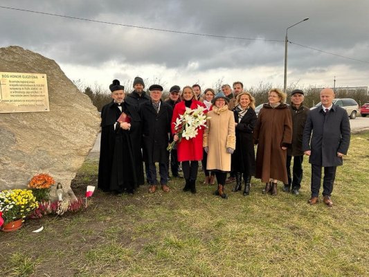Nowy pomnik pod Grójcem. Upamiętnia tragedię sprzed 18 lat
