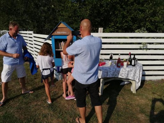 Uwalniają książki w Mirowicach