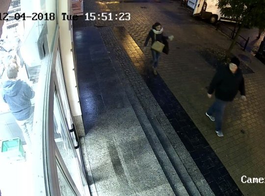 Poszukiwani sprawcy kradzieży na ul. Mszczonowskiej