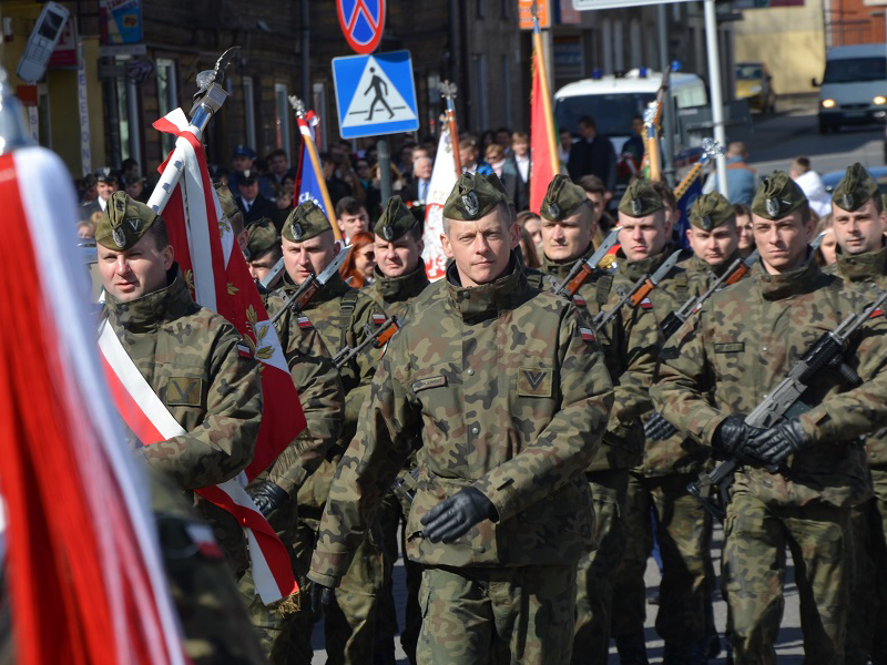 Żołnierze podczas obchodów 72. rocznicy Akcji na Caritas.