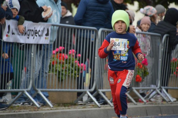 Setki biegaczy na ulicach Grójca, czyli Grójecka Dycha 2025
