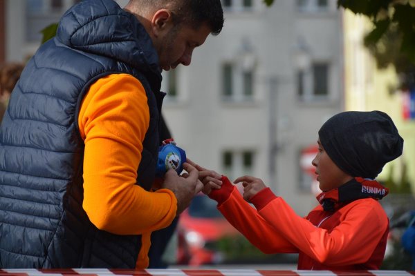 Setki biegaczy na ulicach Grójca, czyli Grójecka Dycha 2025