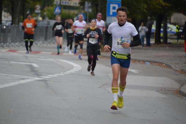Setki biegaczy na ulicach Grójca, czyli Grójecka Dycha 2025