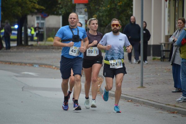 Setki biegaczy na ulicach Grójca, czyli Grójecka Dycha 2025