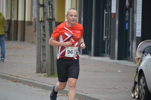 Setki biegaczy na ulicach Grójca, czyli Grójecka Dycha 2025