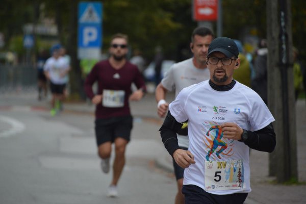 Setki biegaczy na ulicach Grójca, czyli Grójecka Dycha 2025