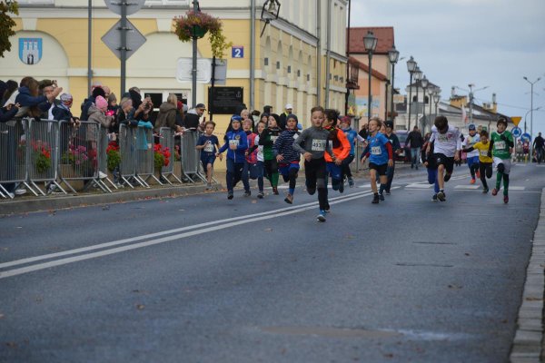 Setki biegaczy na ulicach Grójca, czyli Grójecka Dycha 2025