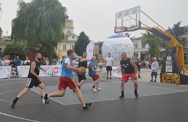 Święto koszykówki na grójeckim rynku 2022