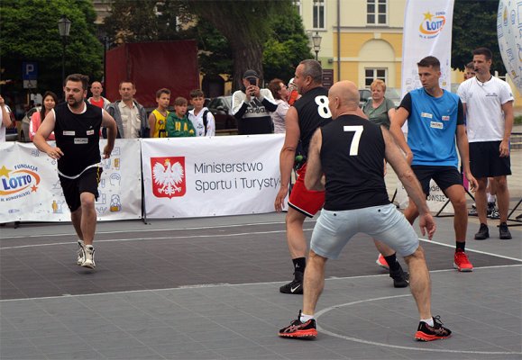 Święto koszykówki na grójeckim rynku 2022