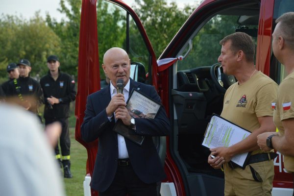 Nowy samochód strażacki w OSP Mirowice