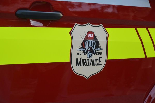 Nowy samochód strażacki w OSP Mirowice