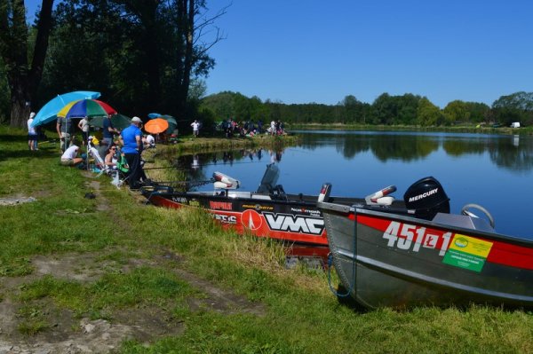 Piknik rodzinny z okazji Dnia Dziecka nad zalewem w Głuchowie