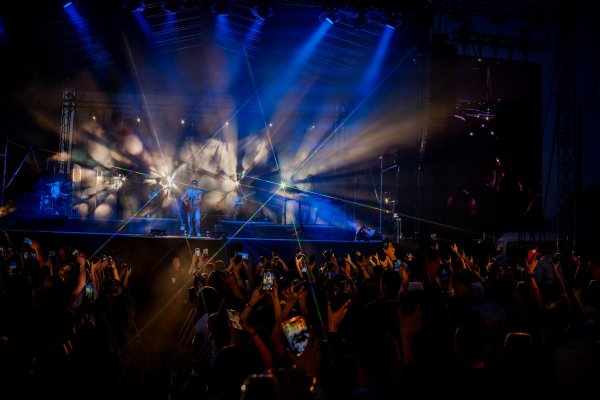 Koncert Oskara Cymsa na Święcie Kwitnących Jabłoni 2026 w obiektywie Pauliny Dzikowskiej