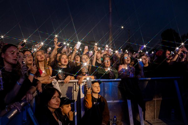 Koncert Oskara Cymsa na Święcie Kwitnących Jabłoni 2026 w obiektywie Pauliny Dzikowskiej